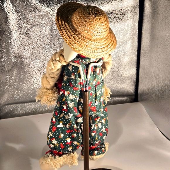 HOUSE OF LLOYD Christmas Around The World “ Floyd” Bunny 1994 With Hat & Gifts - Picture 6 of 8